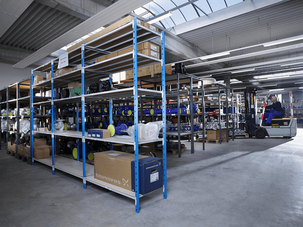 Schneller Service - unser Lager Schneller Service - unser Lager